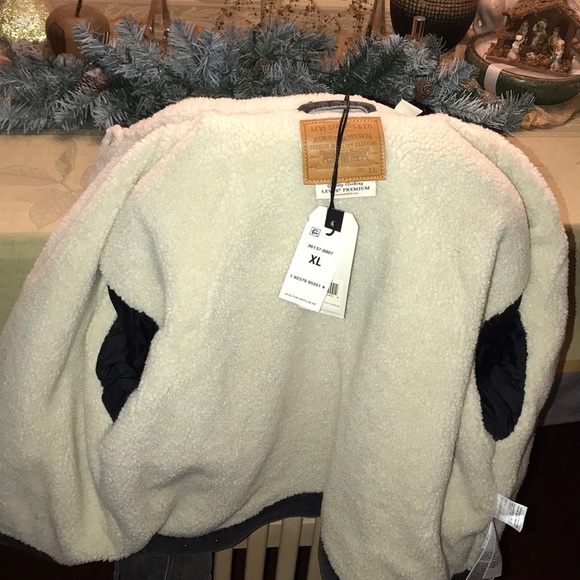 Levi’s Trucker Jacket with snap buttons. - Picture 2 of 7